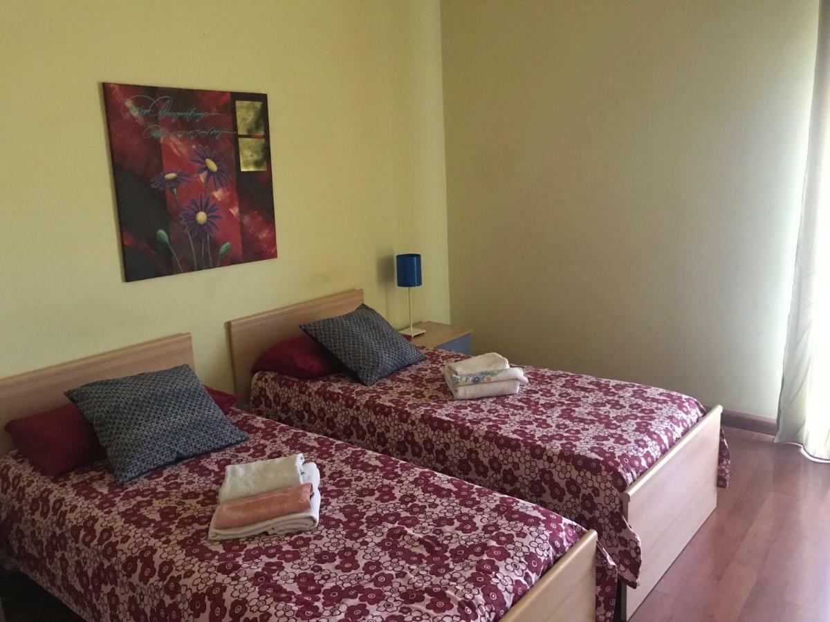 I Colori Di Sara Bed & Breakfast Catania Bagian luar foto