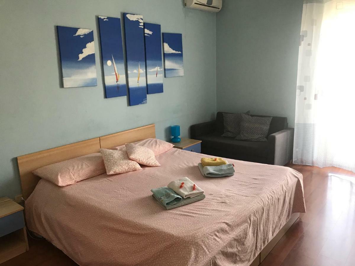 I Colori Di Sara Bed & Breakfast Catania Bagian luar foto