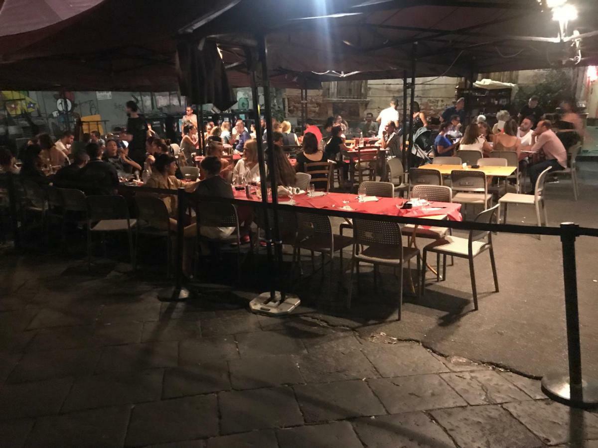 I Colori Di Sara Bed & Breakfast Catania Bagian luar foto