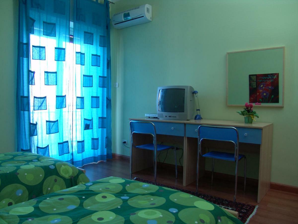 I Colori Di Sara Bed & Breakfast Catania Bagian luar foto