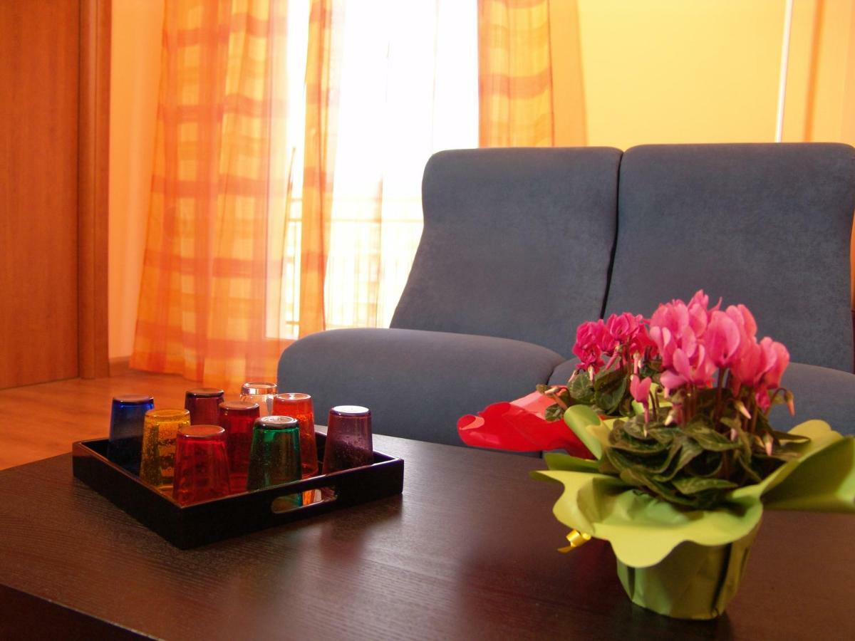 I Colori Di Sara Bed & Breakfast Catania Bagian luar foto