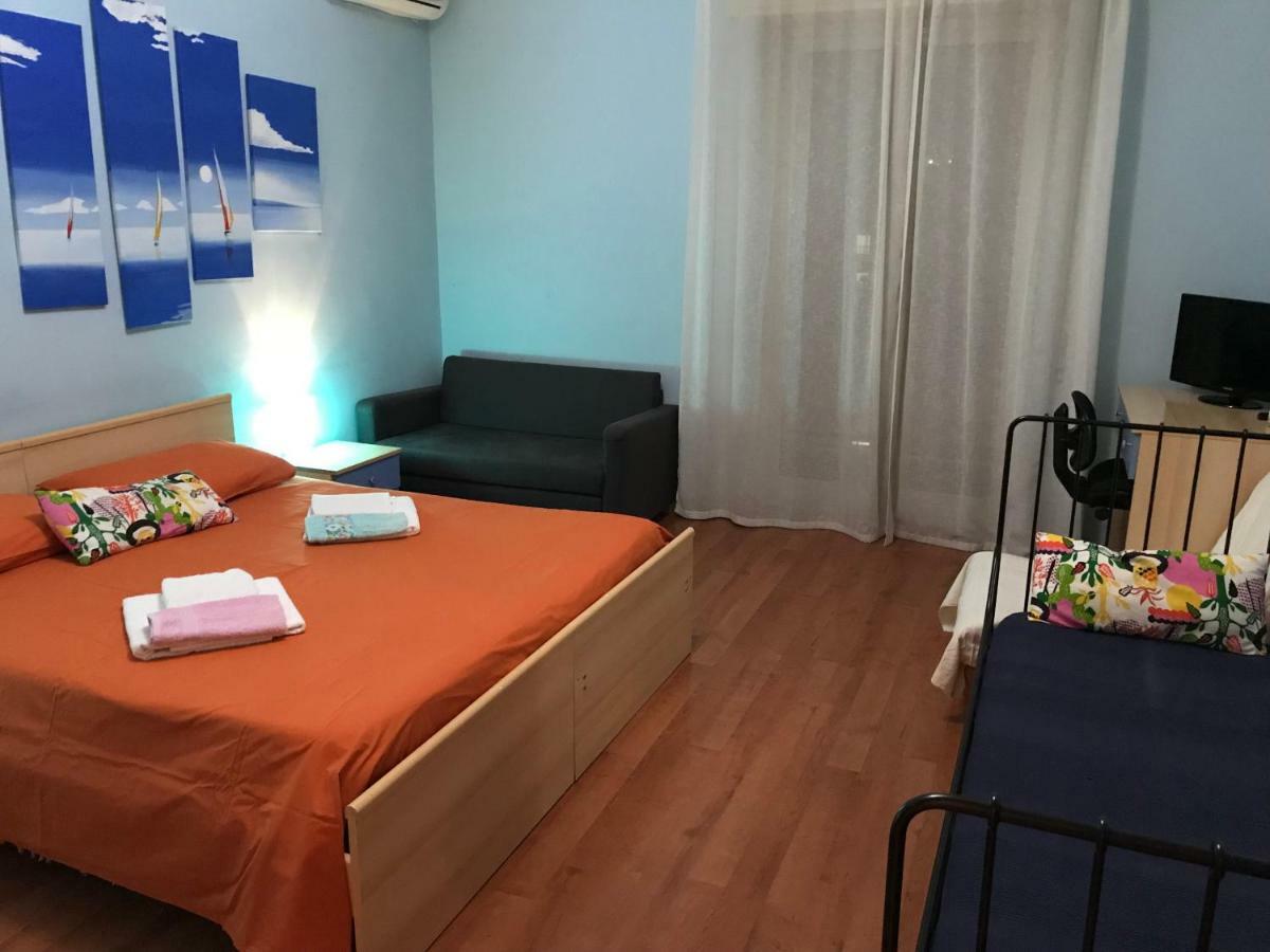 I Colori Di Sara Bed & Breakfast Catania Bagian luar foto