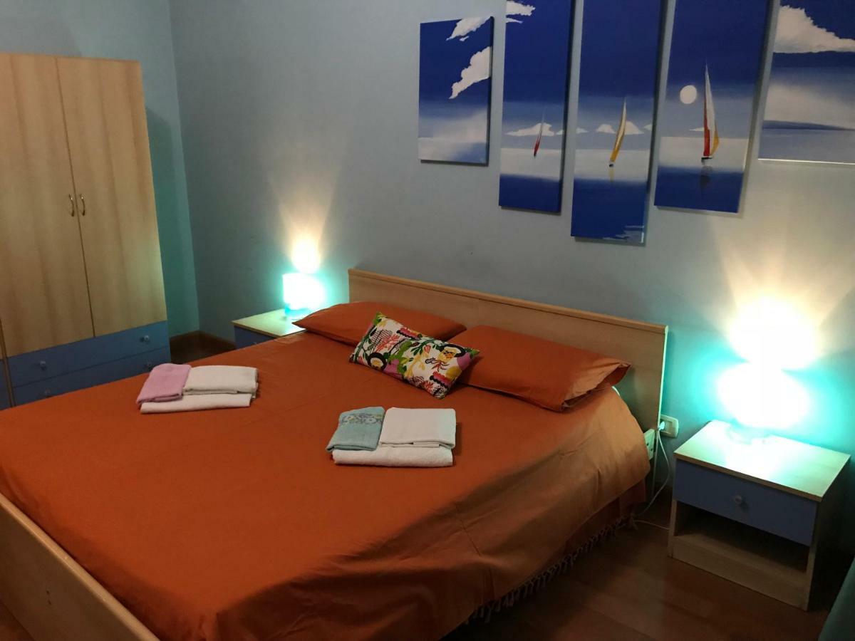 I Colori Di Sara Bed & Breakfast Catania Bagian luar foto
